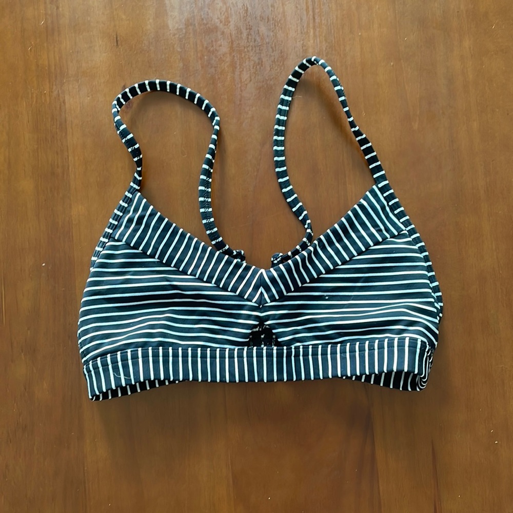 Keyhole front bra